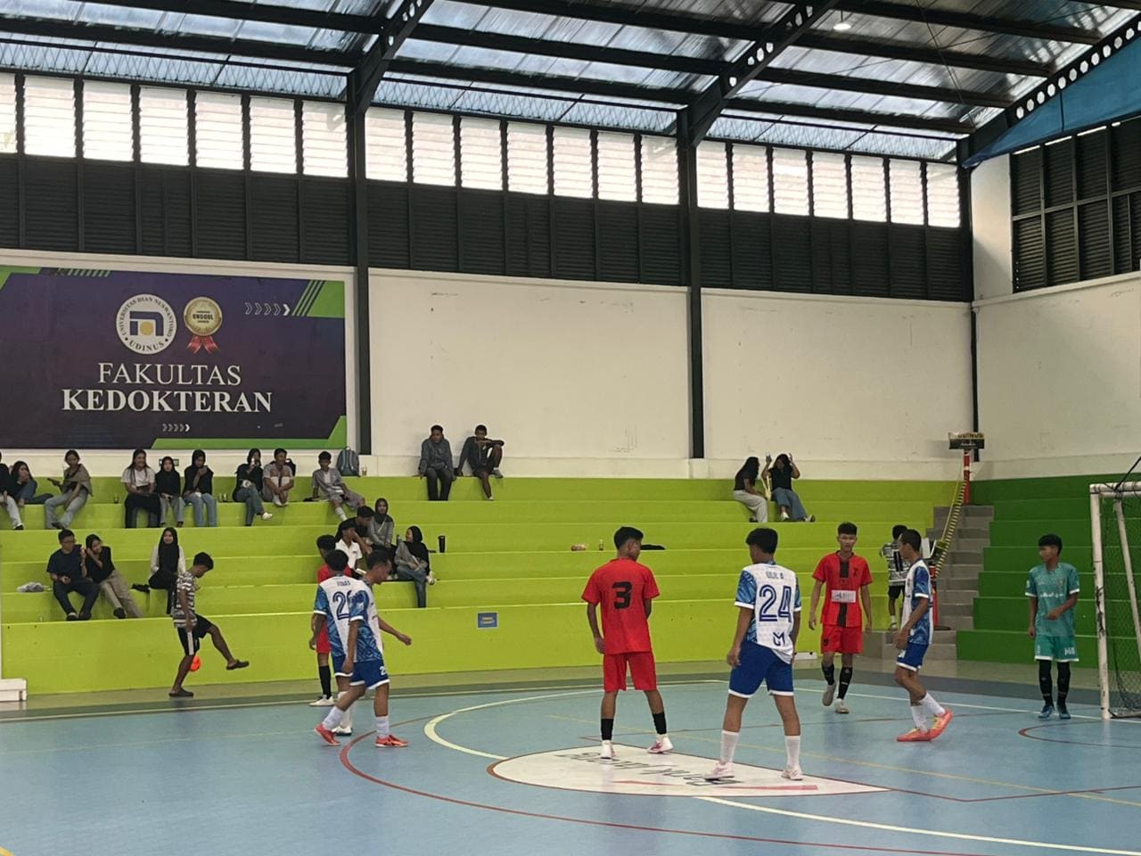 Pertandingan SMK TAKHASUS PLUS ALMARDLIYAH vs SMAN 6 SEMARANG (A)